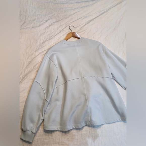 Sweaty Betty revive crewneck in cloud blue - Picture 7 of 8